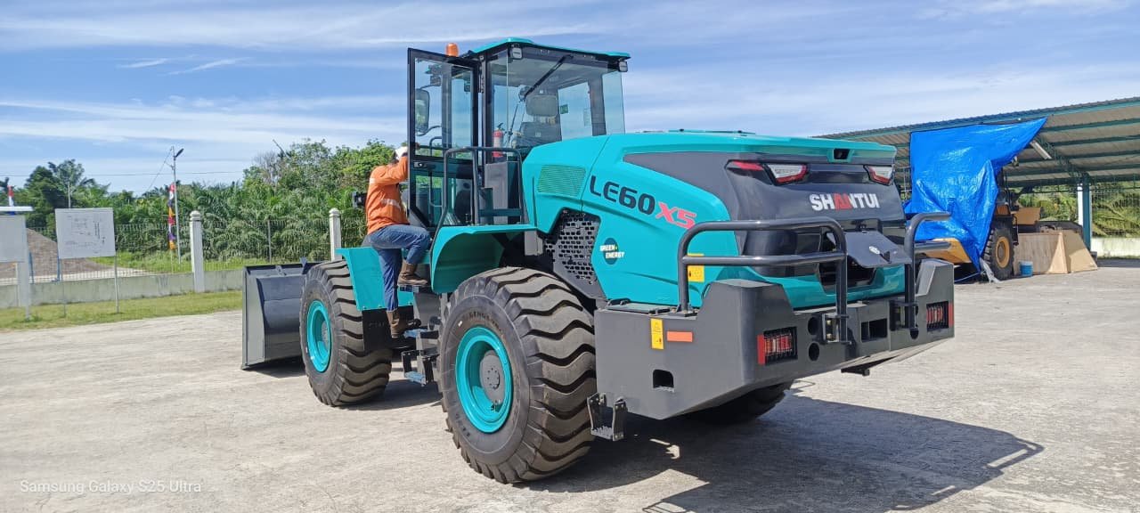 Kobexindo Kirim Perdana Shantui Wheel Loader Listrik LE60-X5 ke Sumatera